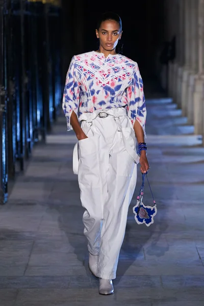 Look 28